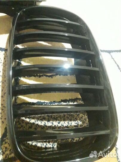 Пиредняя решотка чёрная