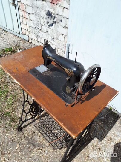 Швейная машинка зингер ножная