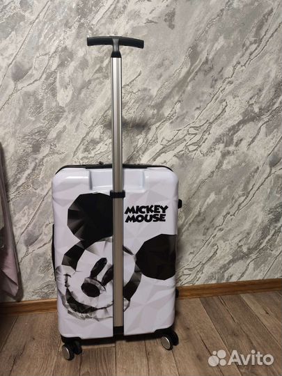 Чемодан размера М