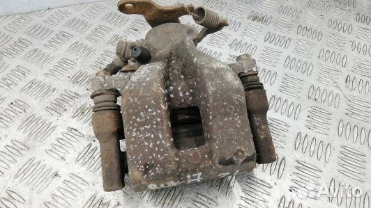 Суппорт тормозной задний левый toyota avensis T27