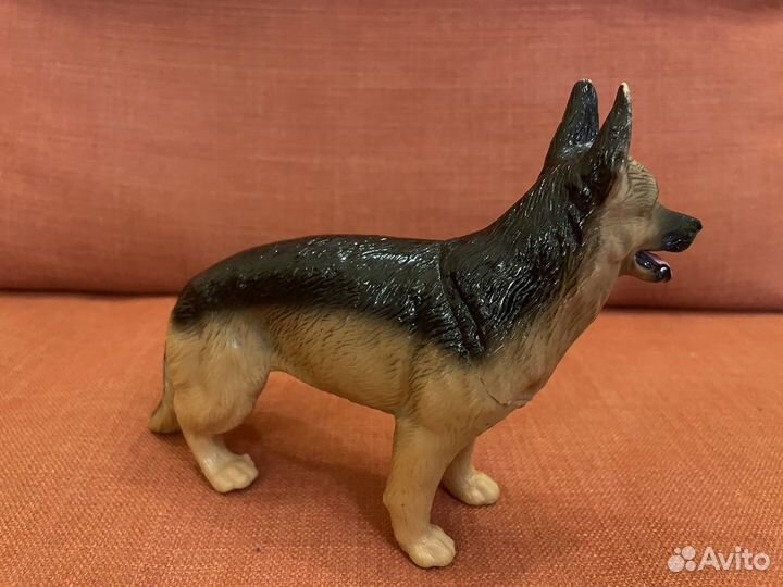 Фигурка собаки пластик овчарка 20см