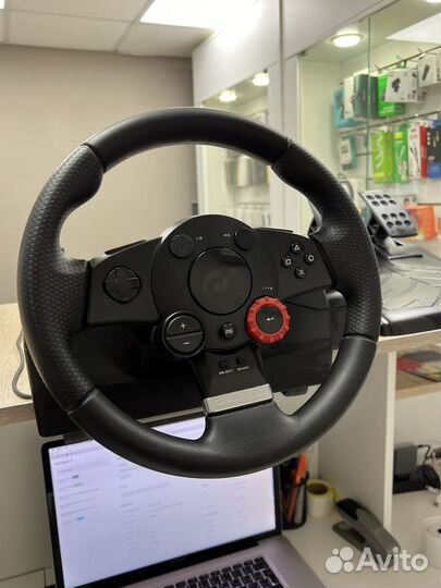 Игровой руль с педалями