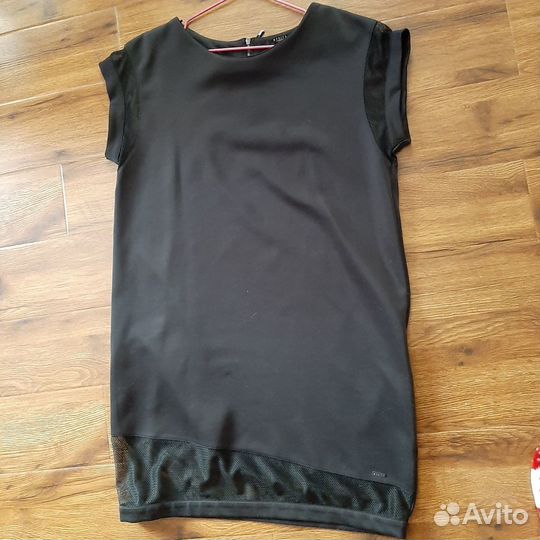 Маленькое черное платье очень приятное к телу