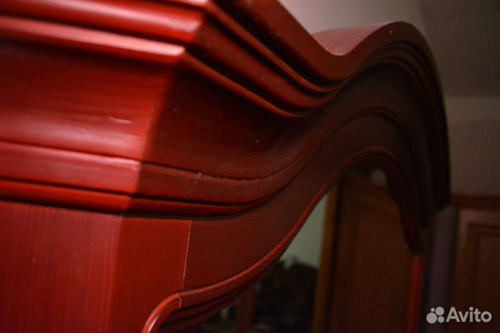 Туалетный столик с зеркалом