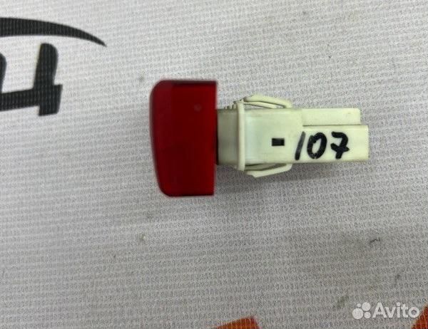 Кнопка аварийной сигнализации Peugeot 107 хэтчбек