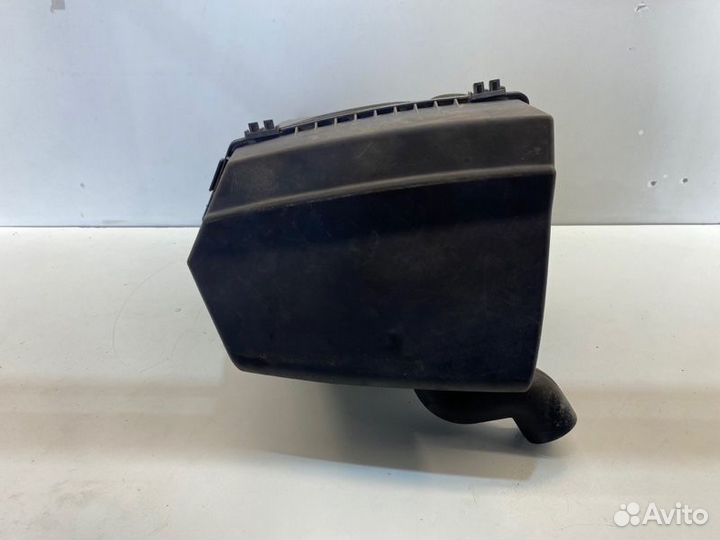 Корпус воздушного фильтра Audi A6 C6 2.0 2008