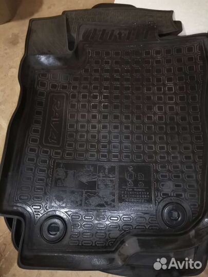 Оригинальные коврики на toyota rav 4