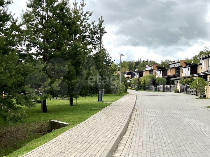 Коттедж 195,4 м² на участке 7,5 сот.