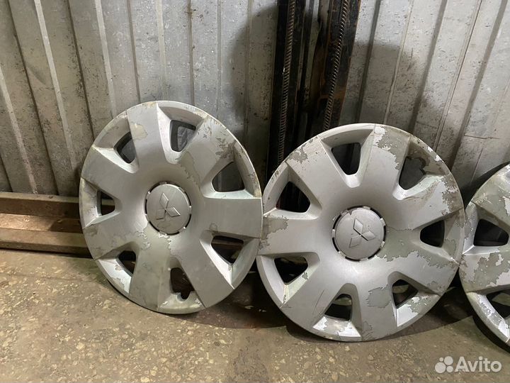 Колпаки Mitsubishi R16