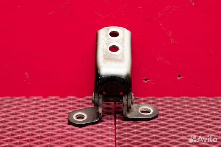 Петля двери левая Toyota Land Cruiser 200 1VD 2015