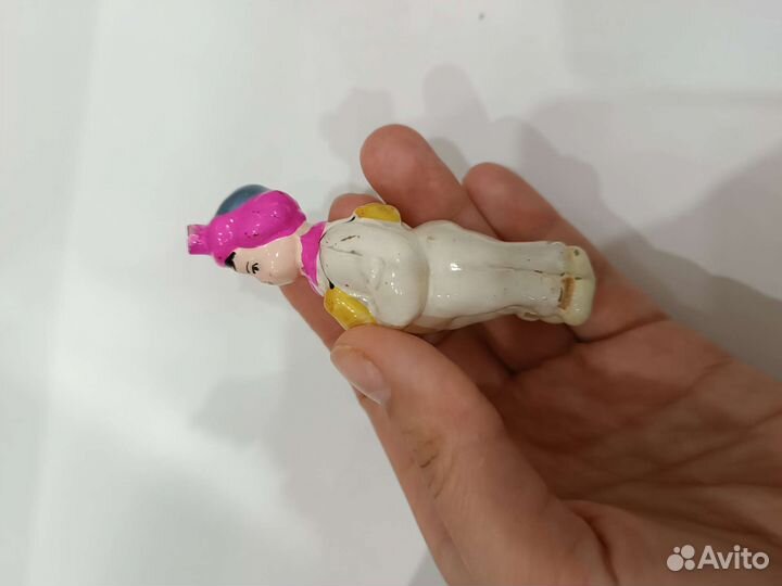 Елочная игрушка СССР мальчик с коньками