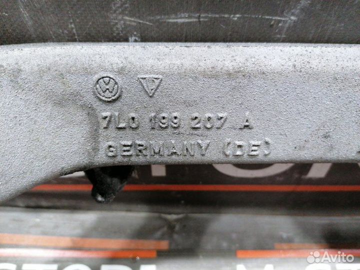 Кронштейн подушки двигателя передний Volkswagen