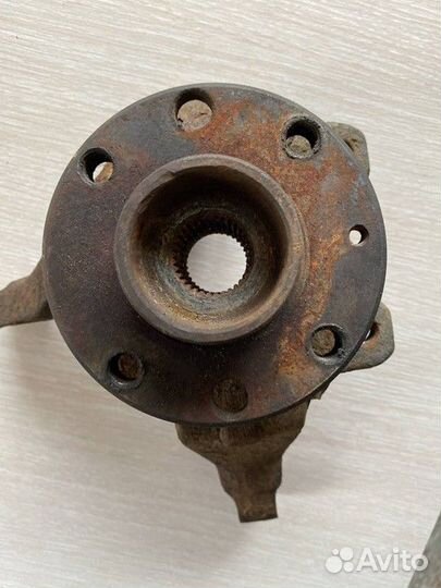 Кулак поворотный передний левый Opel Vectra