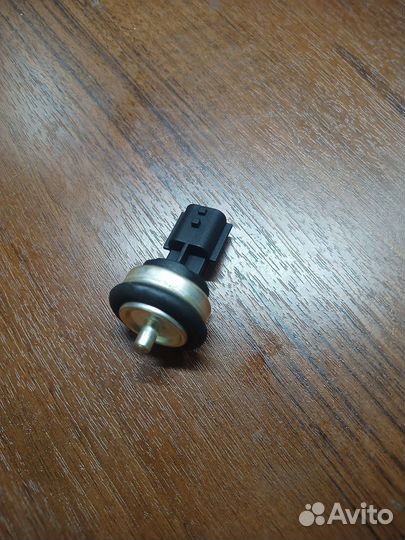 Датчик температуры охлаждающей жидкости