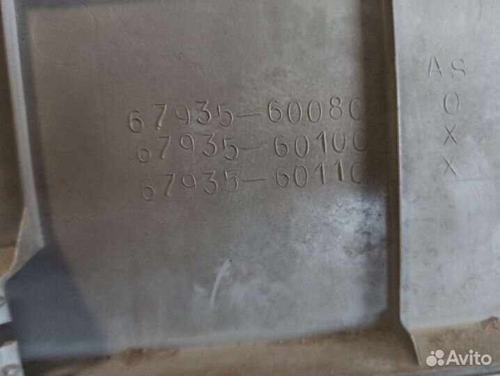 Бшивка двери багажника задняя Toyota Land Cruiser