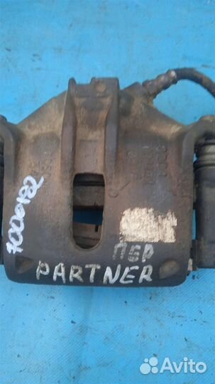 Суппорт тормозной передний левый Peugeot Partner