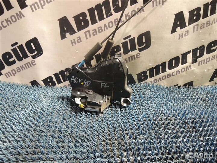 Замок двери передний левый Toyota Camry ACV40 2AZ