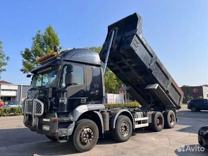 В разборке грузовик iveco,Trakker с 2008