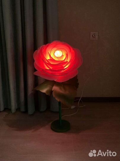 Настольный светильник из изолона