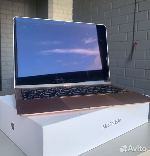 Продам MacBook Air M1 2020