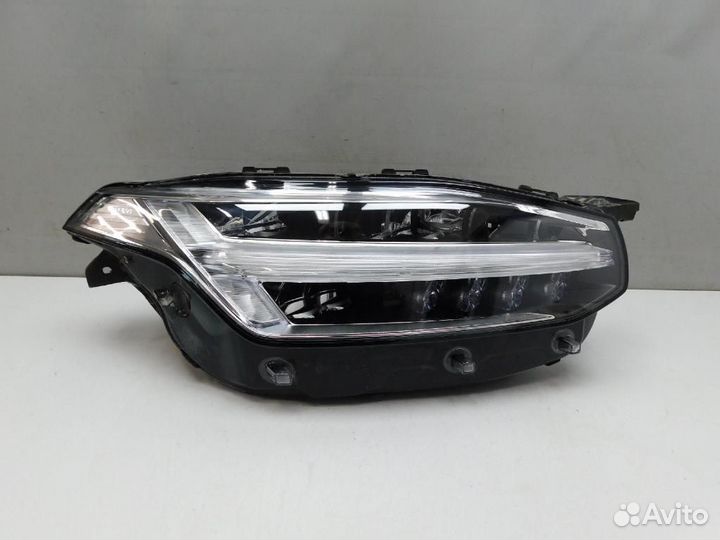Фара правая Volvo XC90