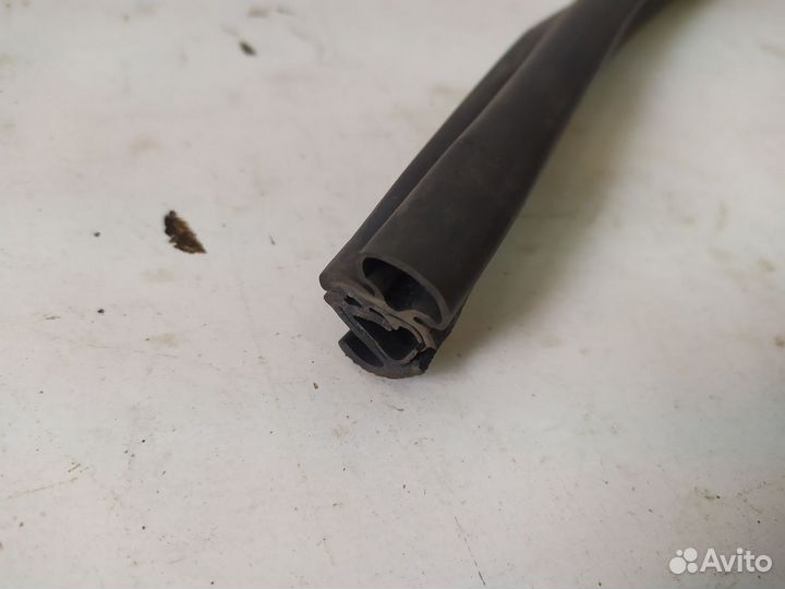 Уплотнитель двери Nissan X-Trail