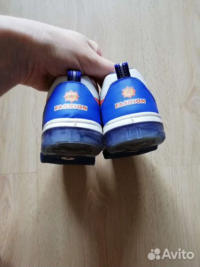 Кроссовки детские