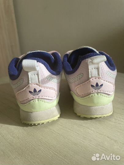 Кроссовки для девочки