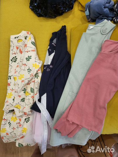 Отдам одежду девочка 128