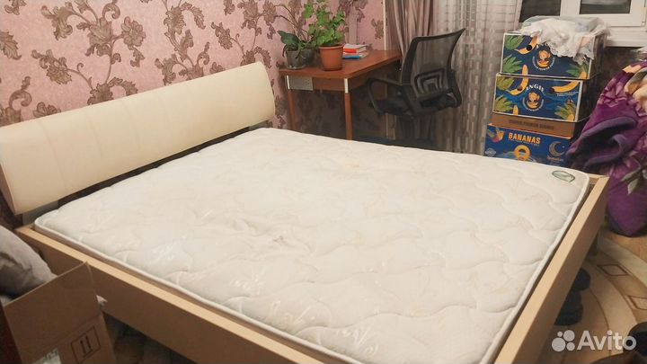 Кровать с матрасом