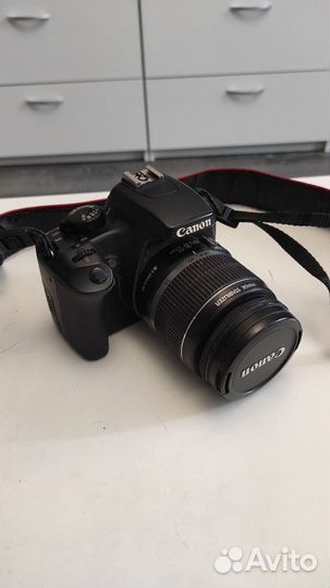Зеркальный фотоаппарат Canon 1000D