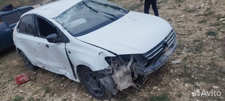 Volkswagen Polo 1.6 МТ, 2017, битый, 200 000 км