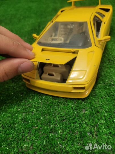 Модель авто Lamborgini Diablo 1/18 Burago