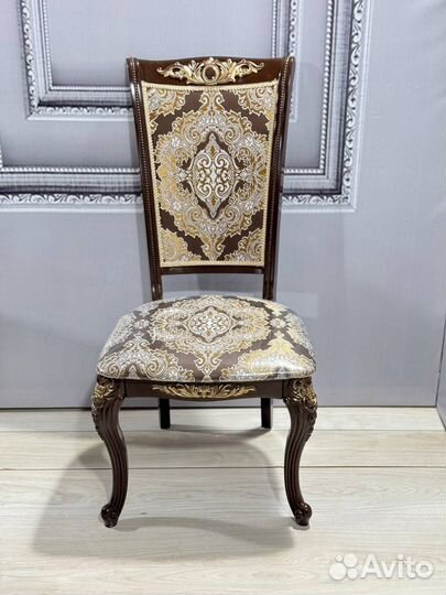 Стол и стулья