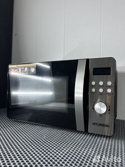 Микроволновая печь новая hyundai 700w 20 литров