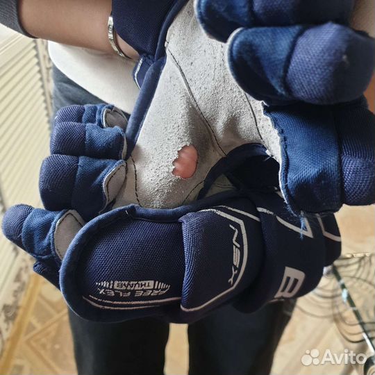 Хоккейные шорты, нагрудник, краги