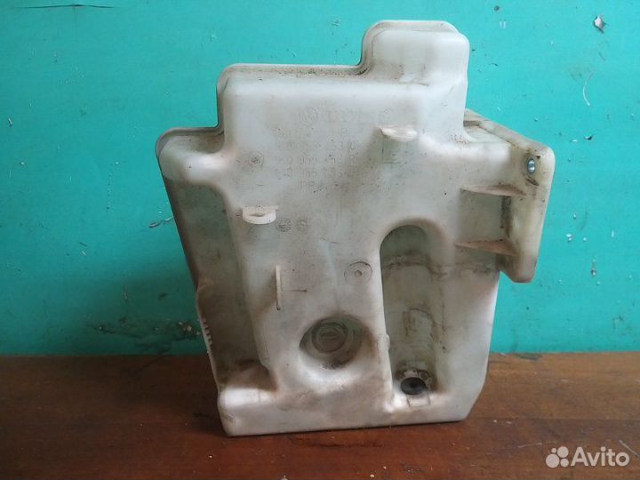 Бачок омывателя передний Skoda Octavia A5