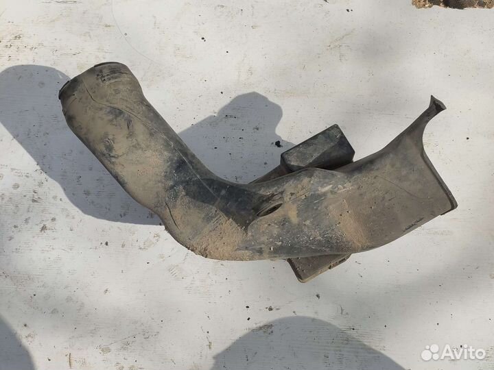 Резонатор воздушного фильтра Митсубиси Галант 7