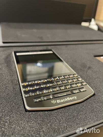 BlackBerry Porsche design P'9983, 2/64 ГБ