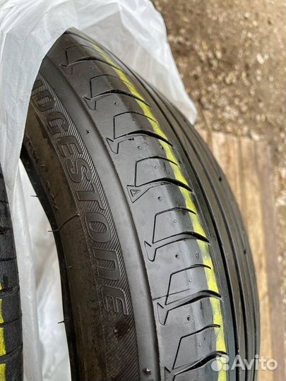 Bridgestone Turanza T001 215/60 R17