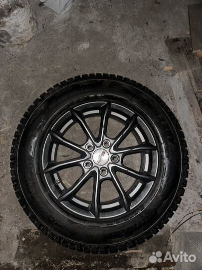 Зимняя резина 215/65R16 с дисками