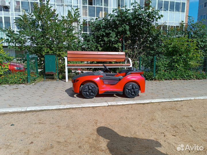 Детская машинка на аккумуляторе с пультом