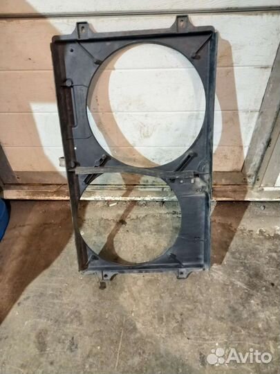 Диффузор вентилятора VW Sharan