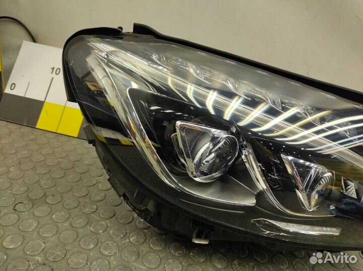 Фара правая Mercedes-Benz C-Class