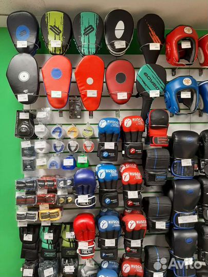 Перчатки, шлема, лапы, капы, бинты, защита, форма