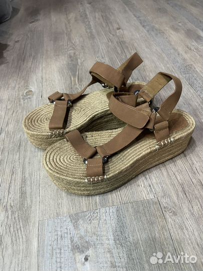 Босоножки Pull&Bear 37