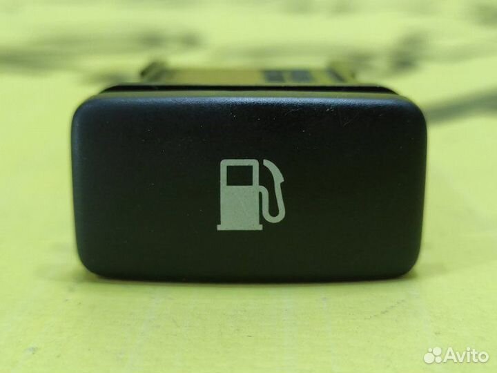 Кнопка открывания бензобака Toyota Harrier GSU30