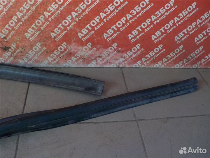 Уплотнитель двери правый LADA Largus R90 VAZ-21129