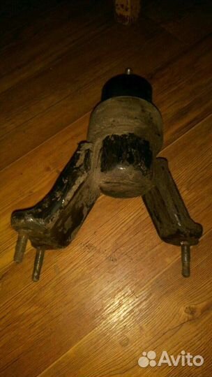 Подушка на коробку передач тринога,gracia