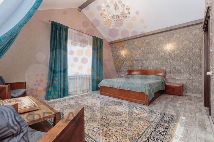 Дом 215 м² на участке 9 сот.